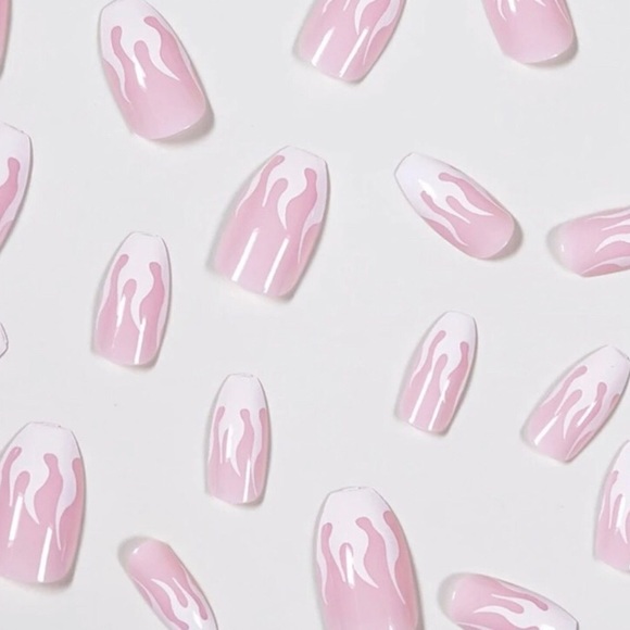 SOLD 🔥 🆕 HOT FLAMES Light Pink Medium Press On Nails - Picture 2 of 2